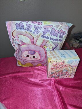 Baby Three Mobile hanging bag + bag charm.